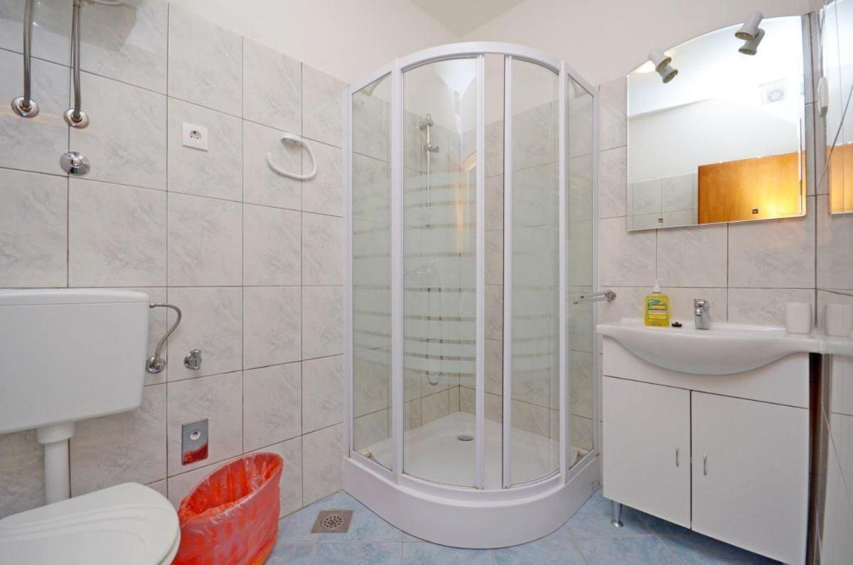 Apartments Luka Uble Luaran gambar