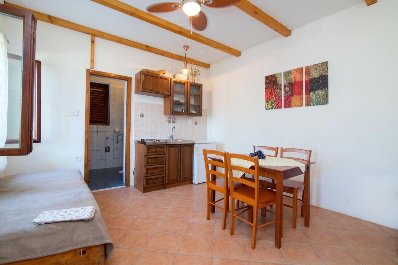 Apartments Luka Uble Luaran gambar